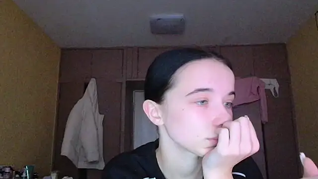 Snapshot of Emilia_Light chatting on November 2025 07:08:02 AM Emilia Light online show from November 2025 07:08:02 AM