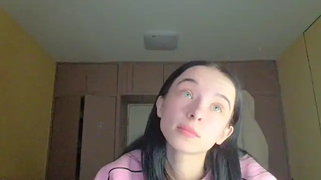 Snapshot of Emilia_Light chatting on December 2025 08:56:02 AM Emilia Light online show from December 2025 08:56:02 AM