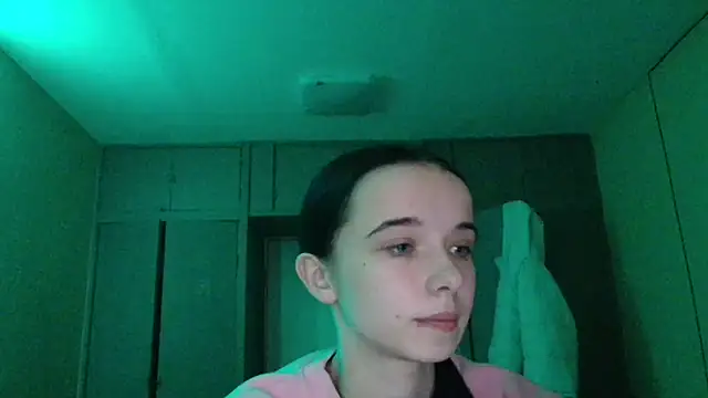 Snapshot of Emilia_Light chatting on December 2025 07:50:02 AM Emilia Light online show from December 2025 07:50:02 AM