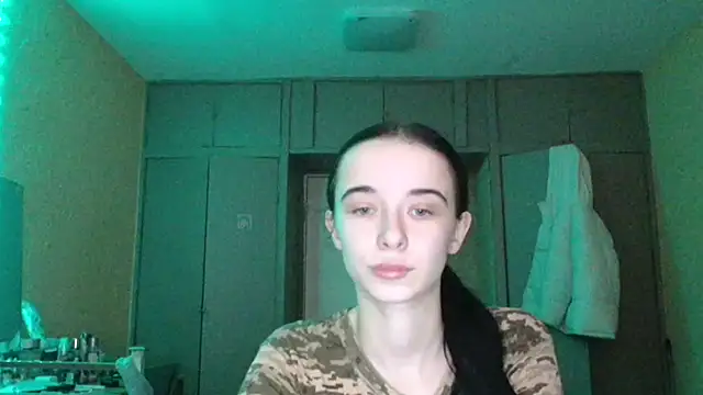 Snapshot of Emilia_Light chatting on December 2025 08:20:02 AM Emilia Light online show from December 2025 08:20:02 AM