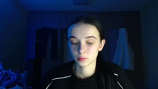 Snapshot of Emilia_Light chatting on December 2025 04:44:01 PM Emilia Light online show from December 2025 04:44:01 PM