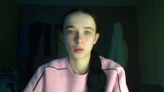 Snapshot of Emilia_Light chatting on December 2025 07:04:02 AM Emilia Light online show from December 2025 07:04:02 AM