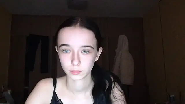 Snapshot of Emilia_Light chatting on December 2025 10:00:02 AM Emilia Light online show from December 2025 10:00:02 AM