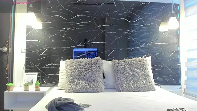 ZOE LE online show from February 2026 11:42:02 AM