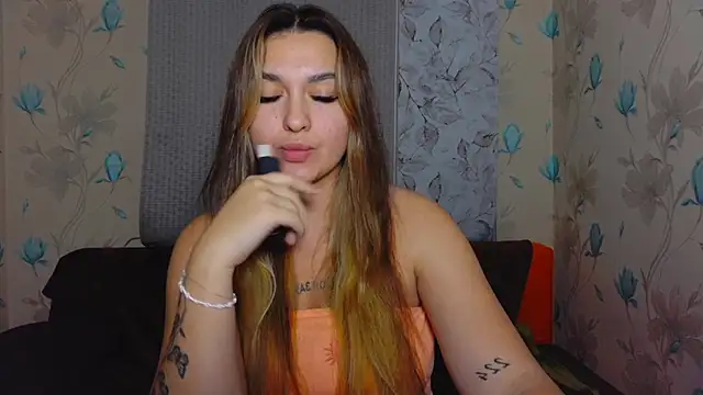 Snapshot of YourEmily_xx chatting on October 2025 07:33:01 PM YourEmily xx online show from October 2025 07:33:01 PM