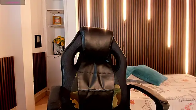 Snapshot of Violet_Anders chatting on October 2025 08:19:01 PM Violet Anders online show from October 2025 08:19:01 PM