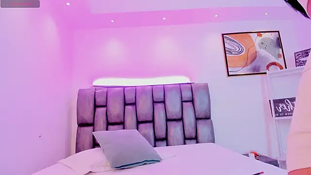 Snapshot of Violet_Anders chatting on November 2025 07:10:01 PM Violet Anders online show from November 2025 07:10:01 PM