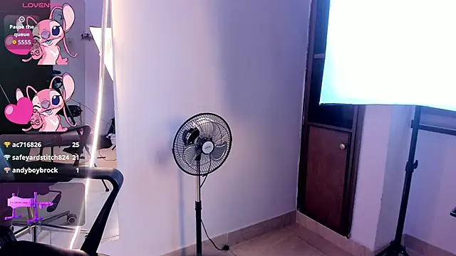 Snapshot of Caroline_Millerr chatting on November 2025 08:09:01 PM Caroline Millerr online show from November 2025 08:09:01 PM