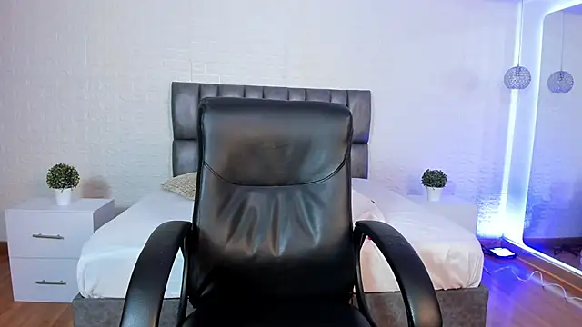 Caroline Millerr online show from May 2026 11:16:02 AM