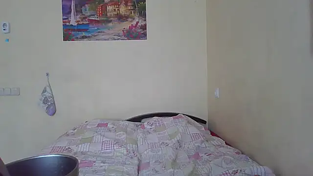 Snapshot of QueenMomyS chatting on March 2026 06:47:02 AM QueenMomyS online show from March 2026 06:47:02 AM