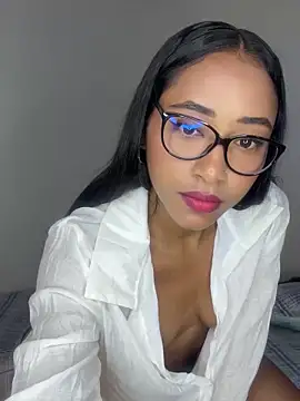 Snapshot of Soleyma_ chatting on September 2025 01:38:02 PM Soleyma online show from September 2025 01:38:02 PM