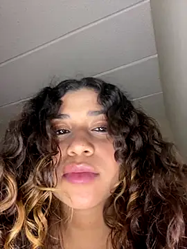 Snapshot of Sofi-Glow chatting on October 2025 09:11:01 PM Sofi-Glow online show from October 2025 09:11:01 PM