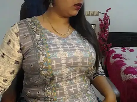 Queen Homaira online show from November 2025 04:45:02 AM