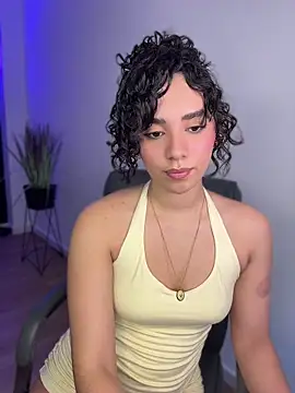 Capricho 01 online show from April 2026 08:15:01 PM