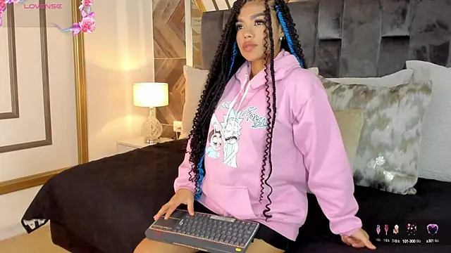 Snapshot of NaylaGrey chatting on October 2025 11:40:01 AM NaylaGrey online show from October 2025 11:40:01 AM