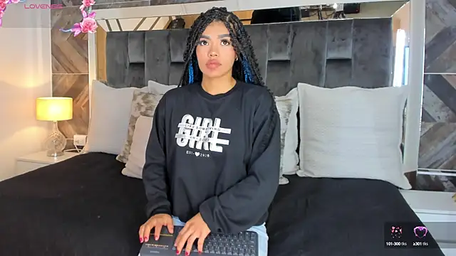 Snapshot of NaylaGrey chatting on October 2025 11:41:02 AM NaylaGrey online show from October 2025 11:41:02 AM