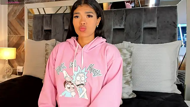 Snapshot of NaylaGrey chatting on October 2025 11:46:02 AM NaylaGrey online show from October 2025 11:46:02 AM