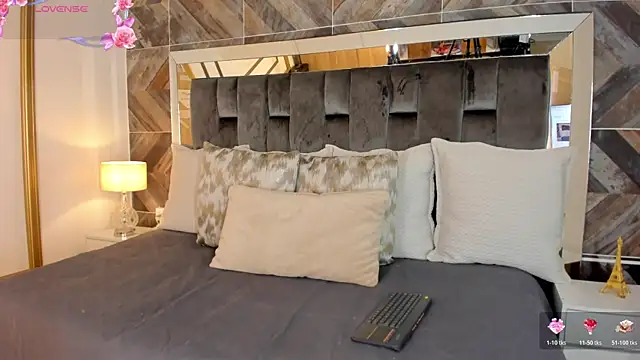 Snapshot of NaylaGrey chatting on October 2025 11:39:02 AM NaylaGrey online show from October 2025 11:39:02 AM