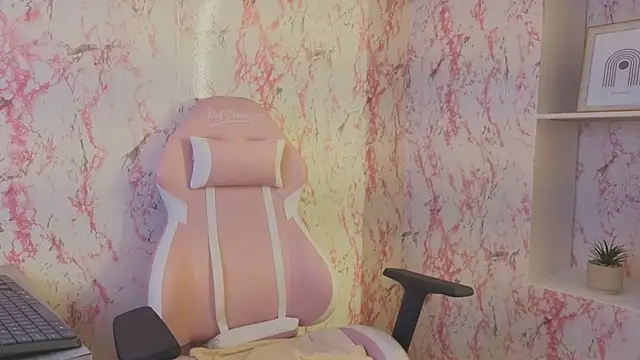 Snapshot of Sharon_Curvy chatting on October 2025 03:29:01 AM Sharon Curvy online show from October 2025 03:29:01 AM