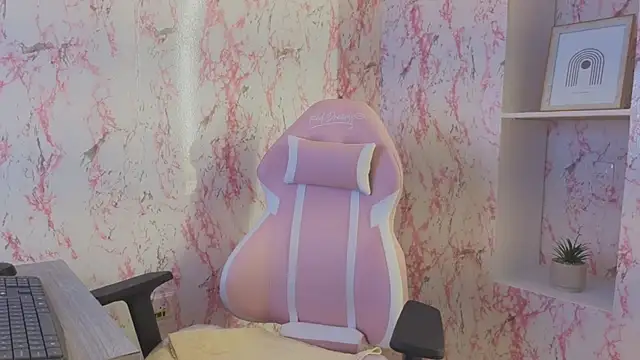 Snapshot of Sharon_Curvy chatting on October 2025 03:10:02 AM Sharon Curvy online show from October 2025 03:10:02 AM