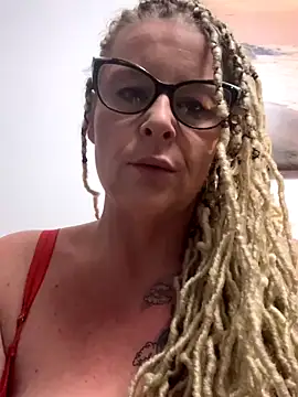 Snapshot of Horny_hippy_gurl chatting on September 2025 06:46:02 PM Horny hippy gurl online show from September 2025 06:46:02 PM