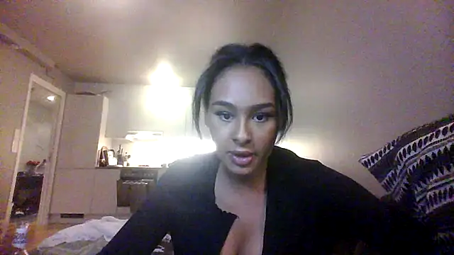Snapshot of ElviraRose chatting on October 2025 04:59:02 PM ElviraRose online show from October 2025 04:59:02 PM
