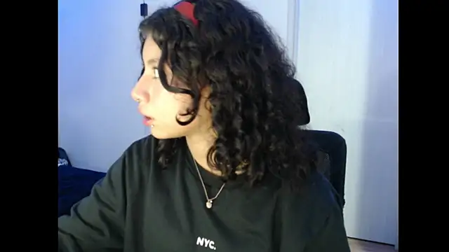 Snapshot of Ivonnybonn chatting on November 2025 05:19:01 AM Ivonnybonn online show from November 2025 05:19:01 AM