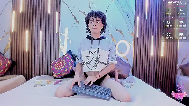 Snapshot of NoahVidall chatting on October 2025 05:27:01 AM NoahVidall online show from October 2025 05:27:01 AM