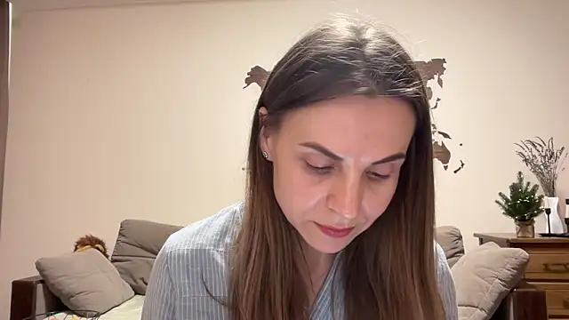 AnnieLove7722 online show from December 2025 12:00:01 PM