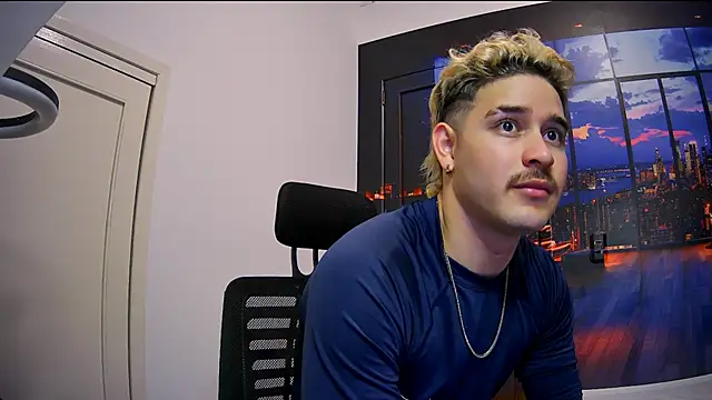 Snapshot of AlexPiersss chatting on October 2025 07:43:01 PM AlexPiersss online show from October 2025 07:43:01 PM