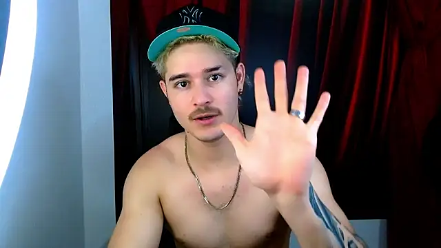 Snapshot of AlexPiersss chatting on November 2025 07:03:01 PM AlexPiersss online show from November 2025 07:03:01 PM