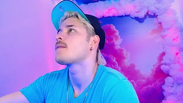 Snapshot of AlexPiersss chatting on November 2025 07:04:02 PM AlexPiersss online show from November 2025 07:04:02 PM