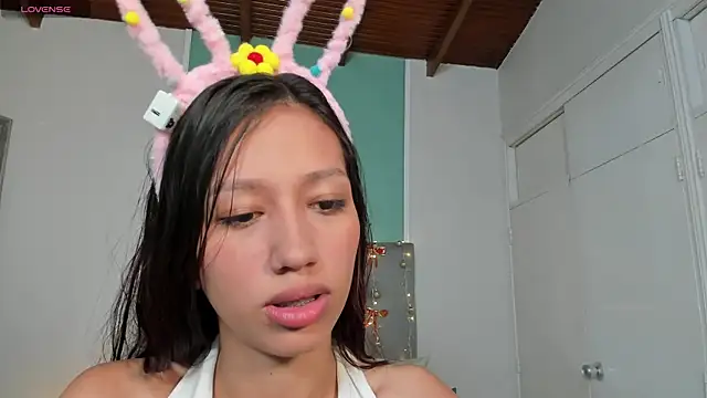 Snapshot of sofi_laane chatting on December 2025 12:10:01 PM sofi laane online show from December 2025 12:10:01 PM