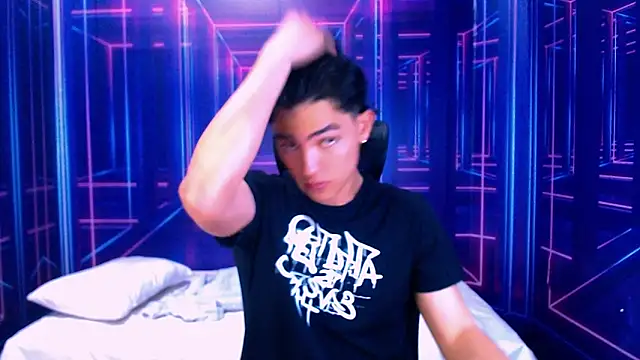 Snapshot of RomeoMillerr chatting on October 2025 07:05:02 PM RomeoMillerr online show from October 2025 07:05:02 PM