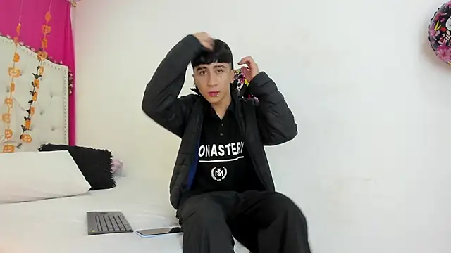 Snapshot of XaanderGrey chatting on October 2025 07:13:01 PM XaanderGrey online show from October 2025 07:13:01 PM