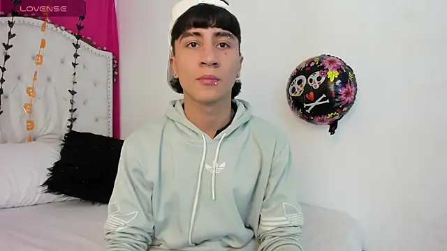 Snapshot of XaanderGrey chatting on October 2025 03:34:01 PM XaanderGrey online show from October 2025 03:34:01 PM