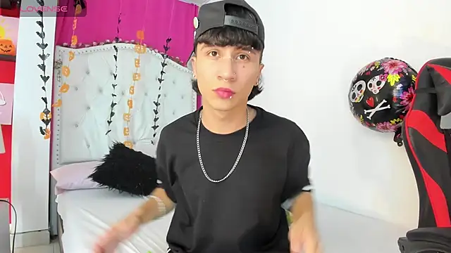 Snapshot of XaanderGrey chatting on October 2025 07:27:01 PM XaanderGrey online show from October 2025 07:27:01 PM