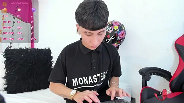 Snapshot of XaanderGrey chatting on October 2025 07:30:02 PM XaanderGrey online show from October 2025 07:30:02 PM