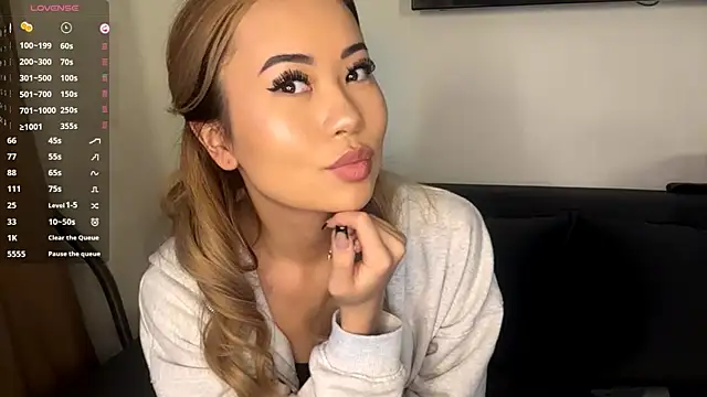 Ur neighbor Kira online show from March 2026 12:51:02 PM