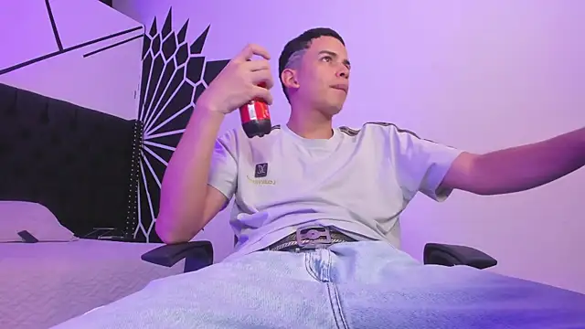 Snapshot of JuanSixx chatting on September 2025 03:44:01 AM JuanSixx online show from September 2025 03:44:01 AM