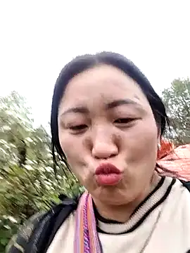 Snapshot of zhen-zo chatting on April 2026 04:11:01 AM zhen-zo online show from April 2026 04:11:01 AM