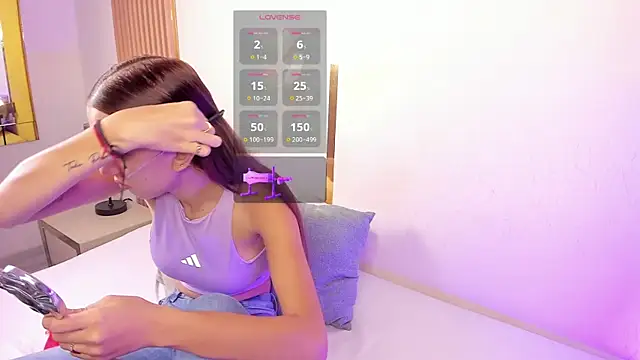 Snapshot of EmmiHops chatting on February 2026 12:14:01 PM EmmiHops online show from February 2026 12:14:01 PM