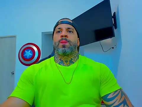 Snapshot of JoshRigby chatting on October 2025 10:19:01 PM JoshRigby online show from October 2025 10:19:01 PM