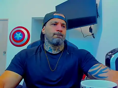 Snapshot of JoshRigby chatting on October 2025 08:16:02 PM JoshRigby online show from October 2025 08:16:02 PM