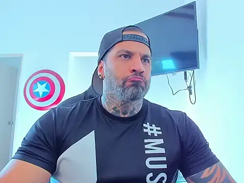 Snapshot of JoshRigby chatting on November 2025 08:07:01 PM JoshRigby online show from November 2025 08:07:01 PM