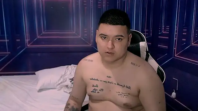 Snapshot of Charly_and_laura chatting on October 2025 07:25:02 PM Charly and laura online show from October 2025 07:25:02 PM