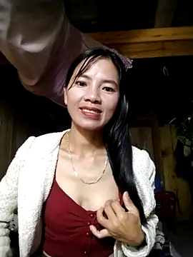 Snapshot of lmc-zz chatting on November 2025 12:00:02 AM lmc-zz online show from November 2025 12:00:02 AM