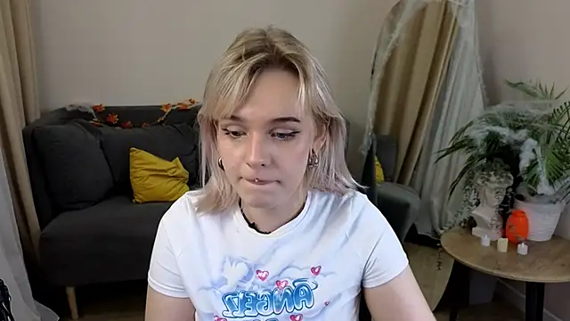 MayWins online show from October 2025 09:27:01 PM