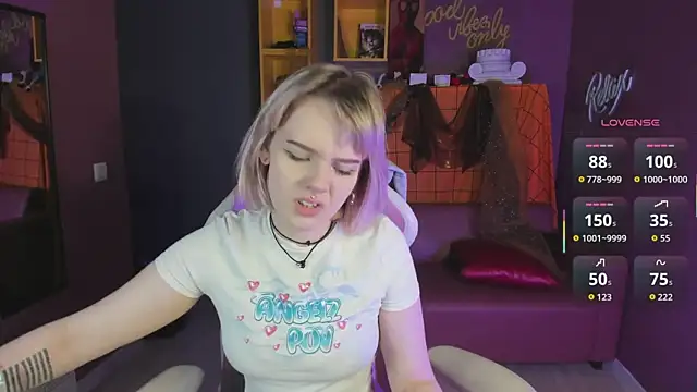 Snapshot of MayWins chatting on November 2025 09:18:01 PM MayWins online show from November 2025 09:18:01 PM