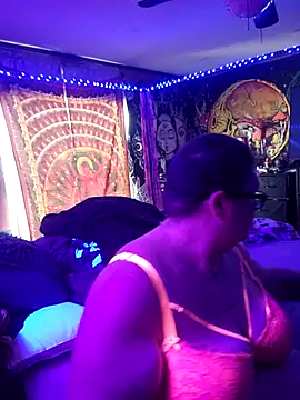 Snapshot of violentviolet68 chatting on May 2026 03:28:01 PM violentviolet68 online show from May 2026 03:28:01 PM